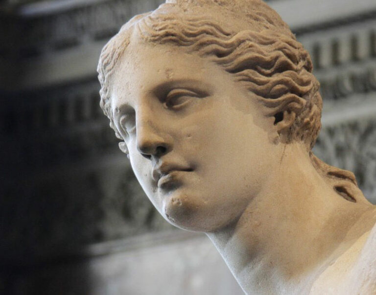 Vénus de Milo exposée au musée du Louvre