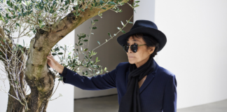 Portrait de Yoko Ono, pionnière de l’avant-garde Fluxus