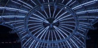 Installation lumineuse Ciels de Visual System sous la verrière du Grand Palais
