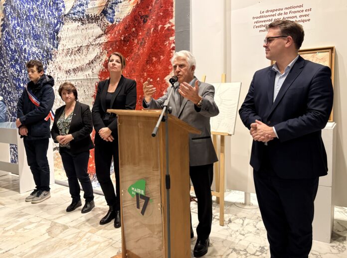 Arman à la mairie de Paris 17e : un drapeau pour repenser la nation