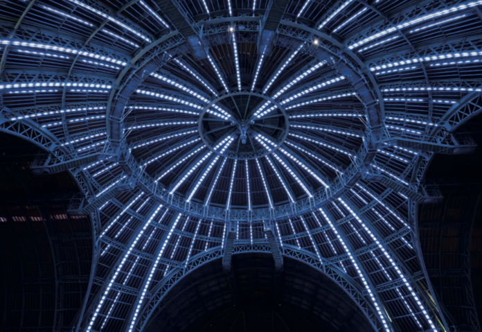 Une expérience immersive de Visual System : Quand la lumière révèle la nef du Grand Palais