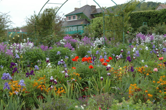 Célébration du centenaire de la mort de Claude Monet à Giverny