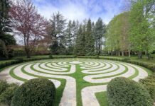 Château de Boutemont : un labyrinthe de méditation au cœur des jardins normands