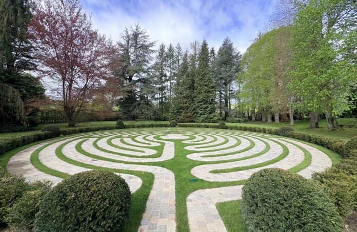 Château de Boutemont : un labyrinthe de méditation au cœur des jardins normands