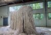 Installation contemporaine de Pascale Marthine Tayou aux Moulins de Galleria Continua