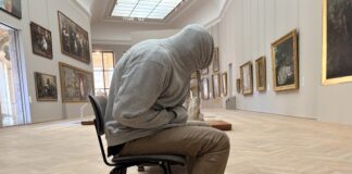 Mark Jenkins - Sculpture "Seated Mole (2016)