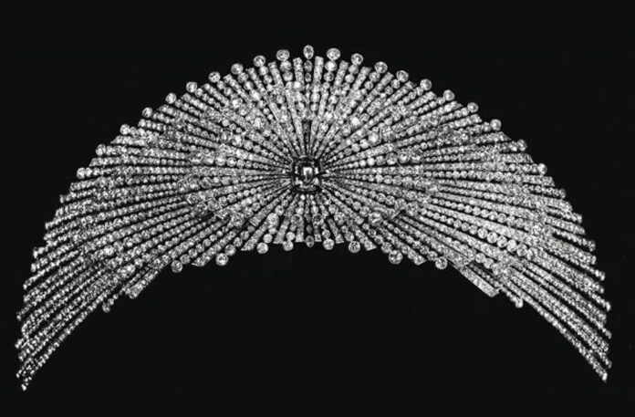 Diadème exceptionnel de la princesse Youssoupov démantelé par les bolchéviques au lendemain de la Révolution russe, signé Chaumet.