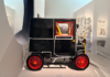 L'artiste ghanéen Paa Joe présente "Human - Machine, Renault Type B Palanquin" (2026) - photo AG