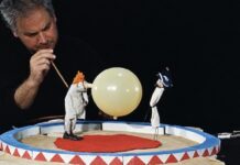 Le Grand cirque Calder de Jean Painlevé est le premier film tourné sur le célèbre cirque miniature fabriqué à Paris par Calder entre 1926 et 1931.