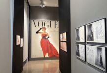 Irving Penn a profondément marqué l’histoire de la photographie de mode grâce à sa collaboration de plus de soixante ans avec le magazine Vogue.